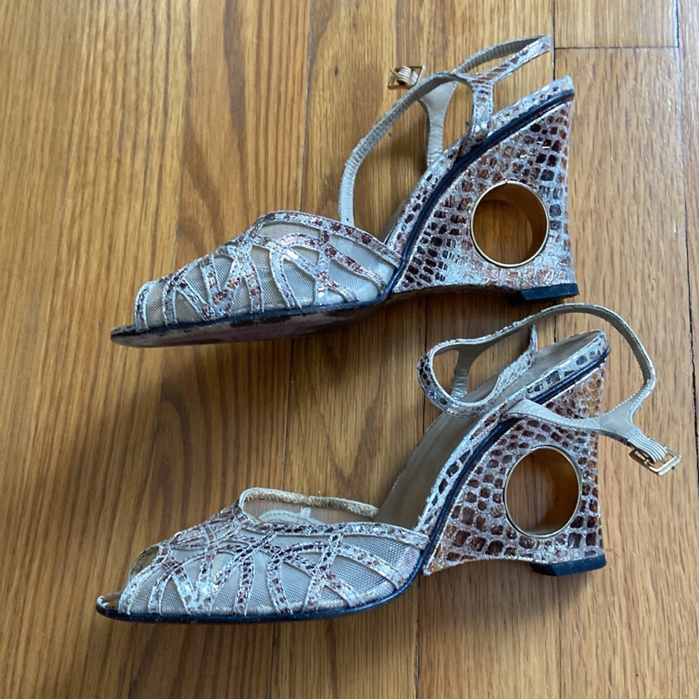 Stuart Weitzman tan golden wedges heels sz 6M
